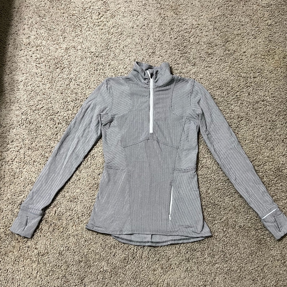 Lululemon Chevron zip up pullover! Amazing fit with pocket for keys or cards!!!
